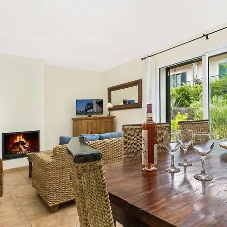 Villa Mpinell 44 *